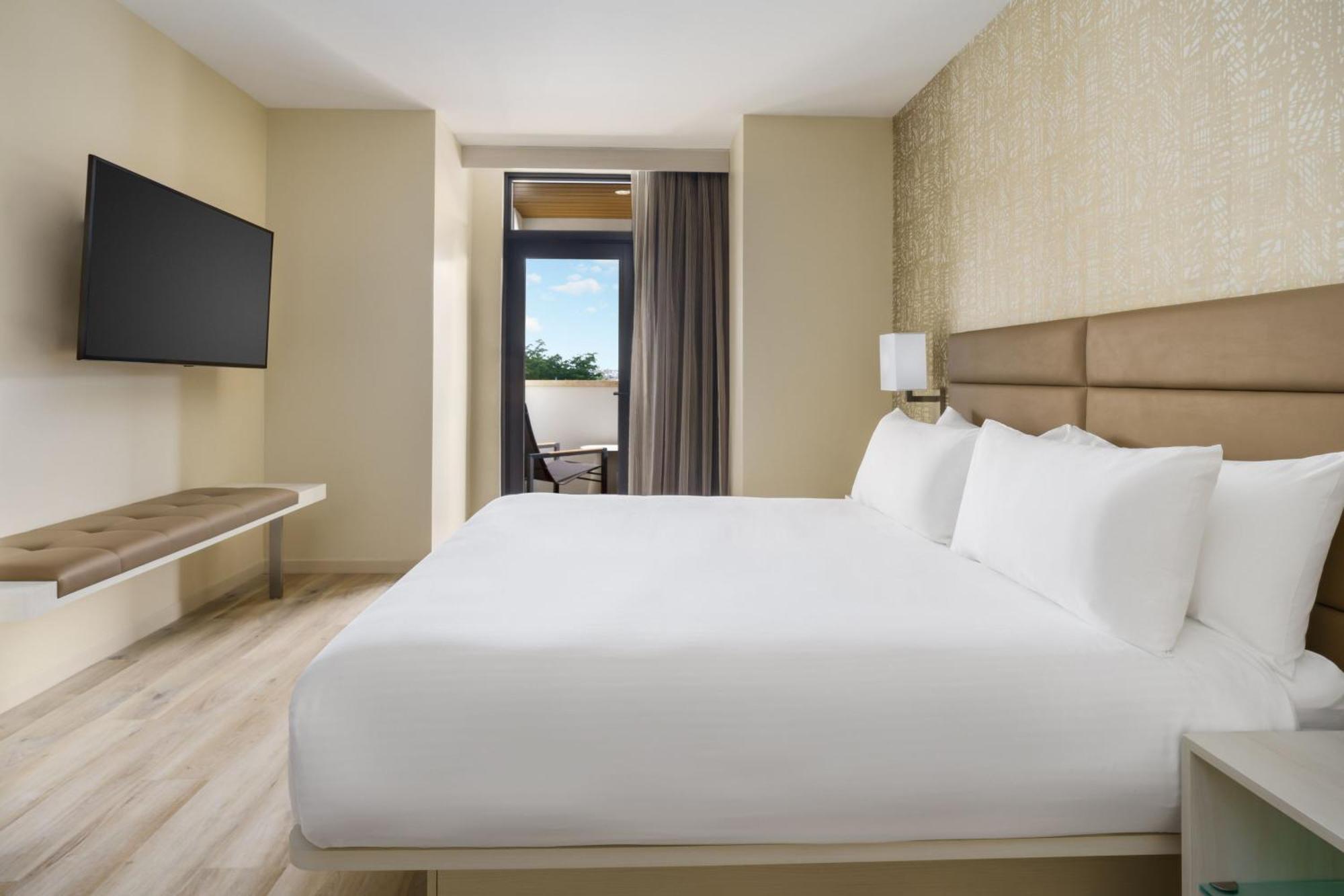 Ac Hotel By Marriott Naples 5Th Avenue Exterior photo